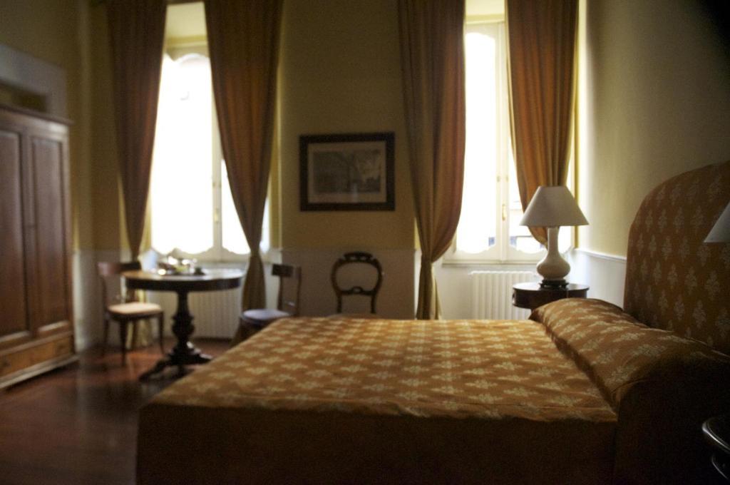 Bed and Breakfast Relais Teatro Argentina Рим Номер фото