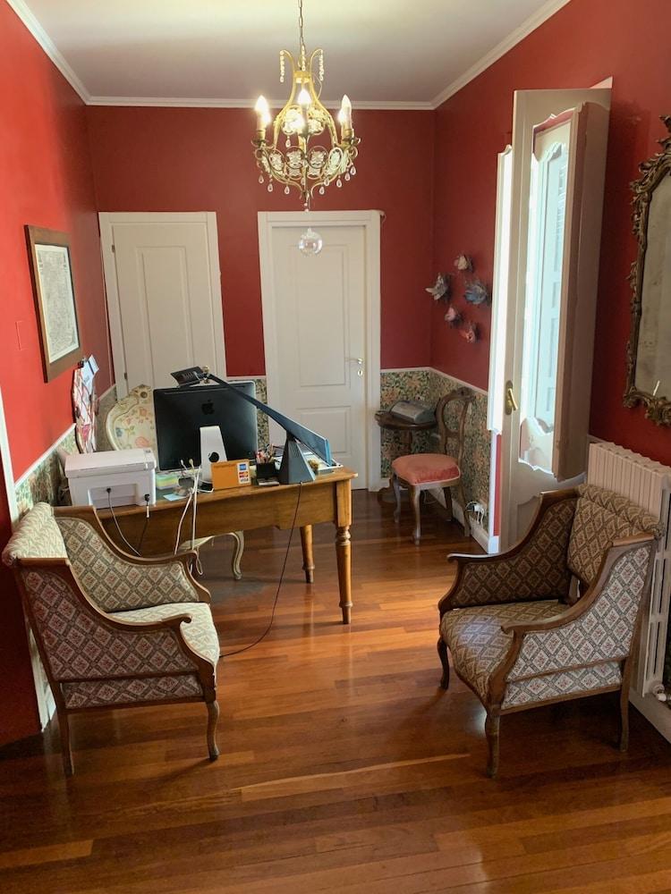 Bed and Breakfast Relais Teatro Argentina Рим Экстерьер фото