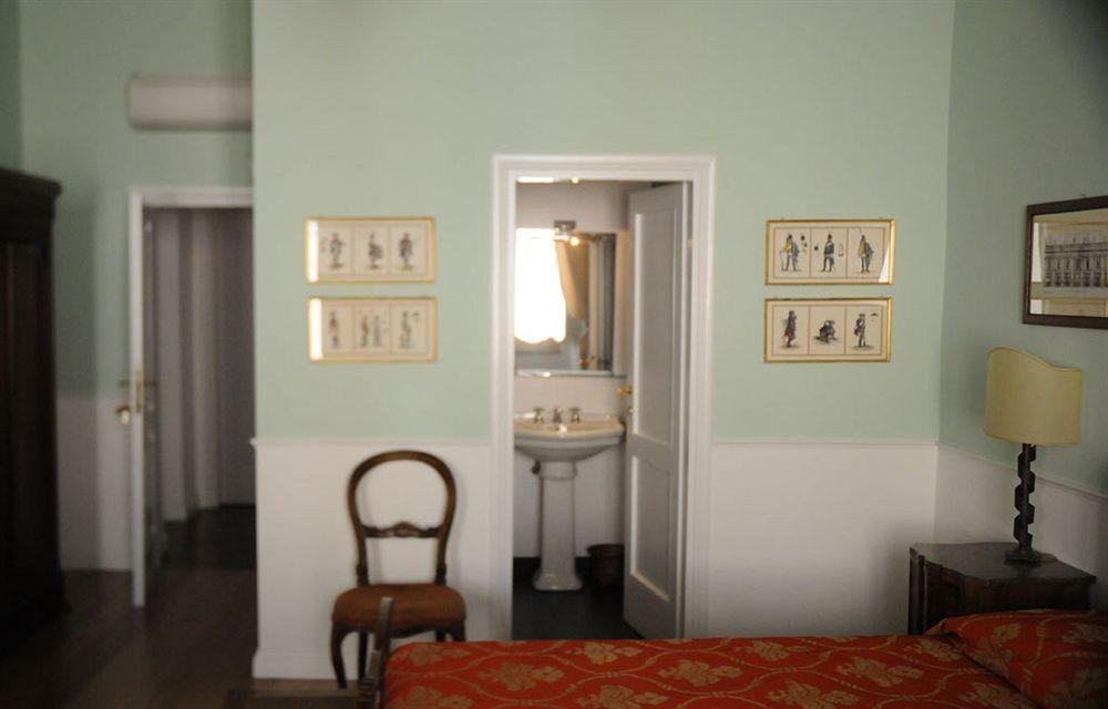 Bed and Breakfast Relais Teatro Argentina Рим Экстерьер фото