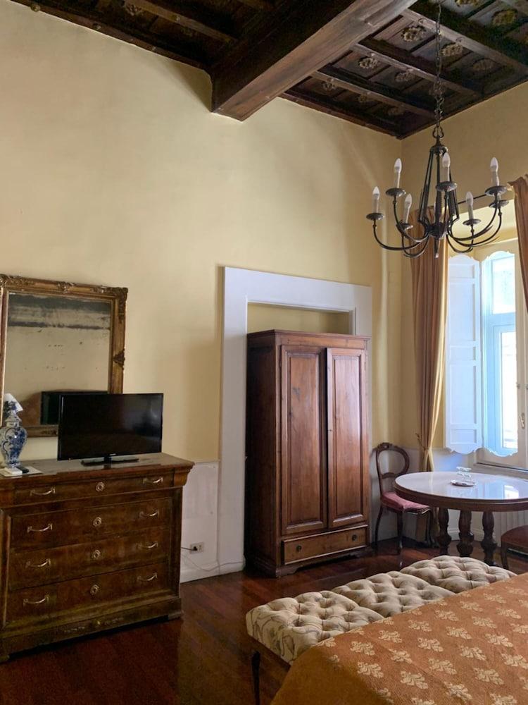 Bed and Breakfast Relais Teatro Argentina Рим Экстерьер фото