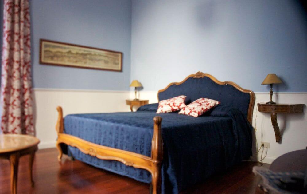 Bed and Breakfast Relais Teatro Argentina Рим Экстерьер фото