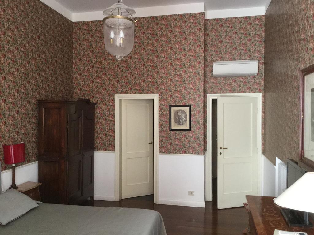 Bed and Breakfast Relais Teatro Argentina Рим Экстерьер фото