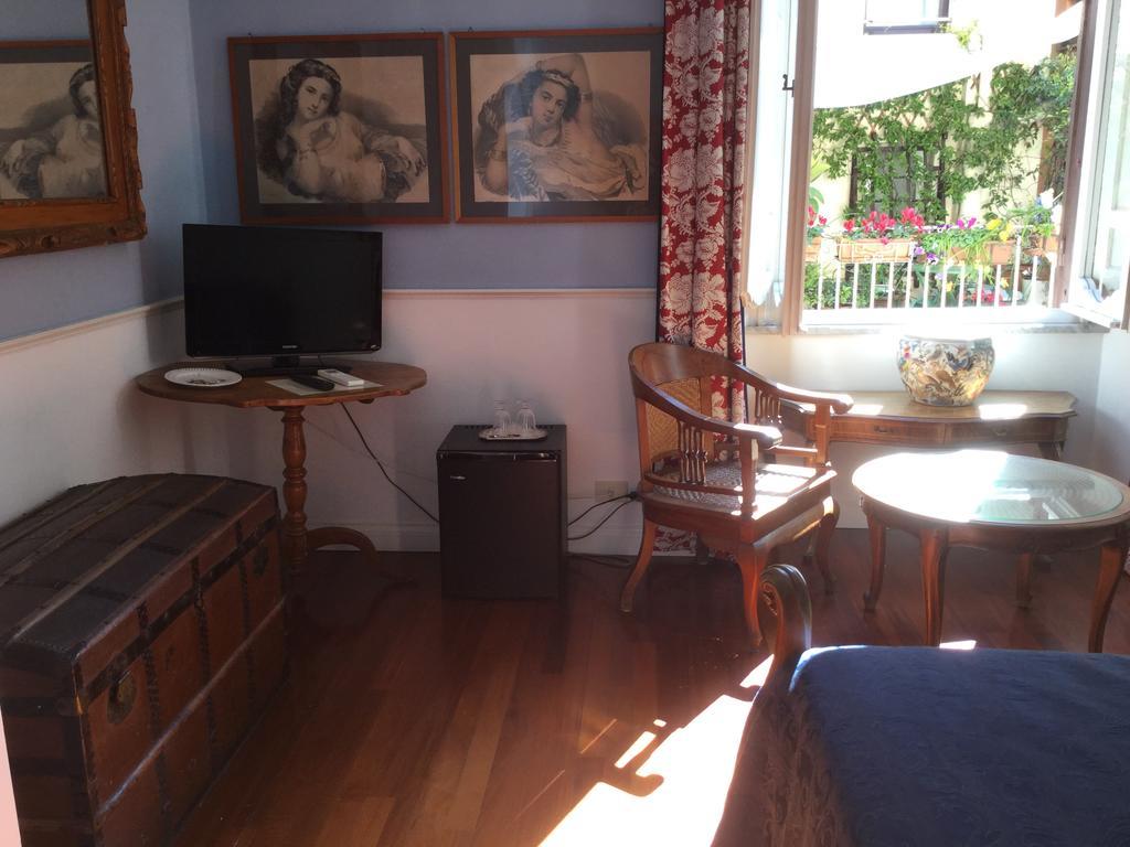 Bed and Breakfast Relais Teatro Argentina Рим Экстерьер фото