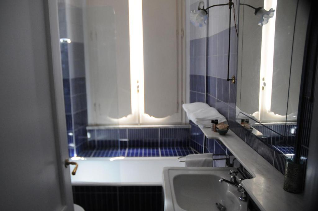 Bed and Breakfast Relais Teatro Argentina Рим Номер фото